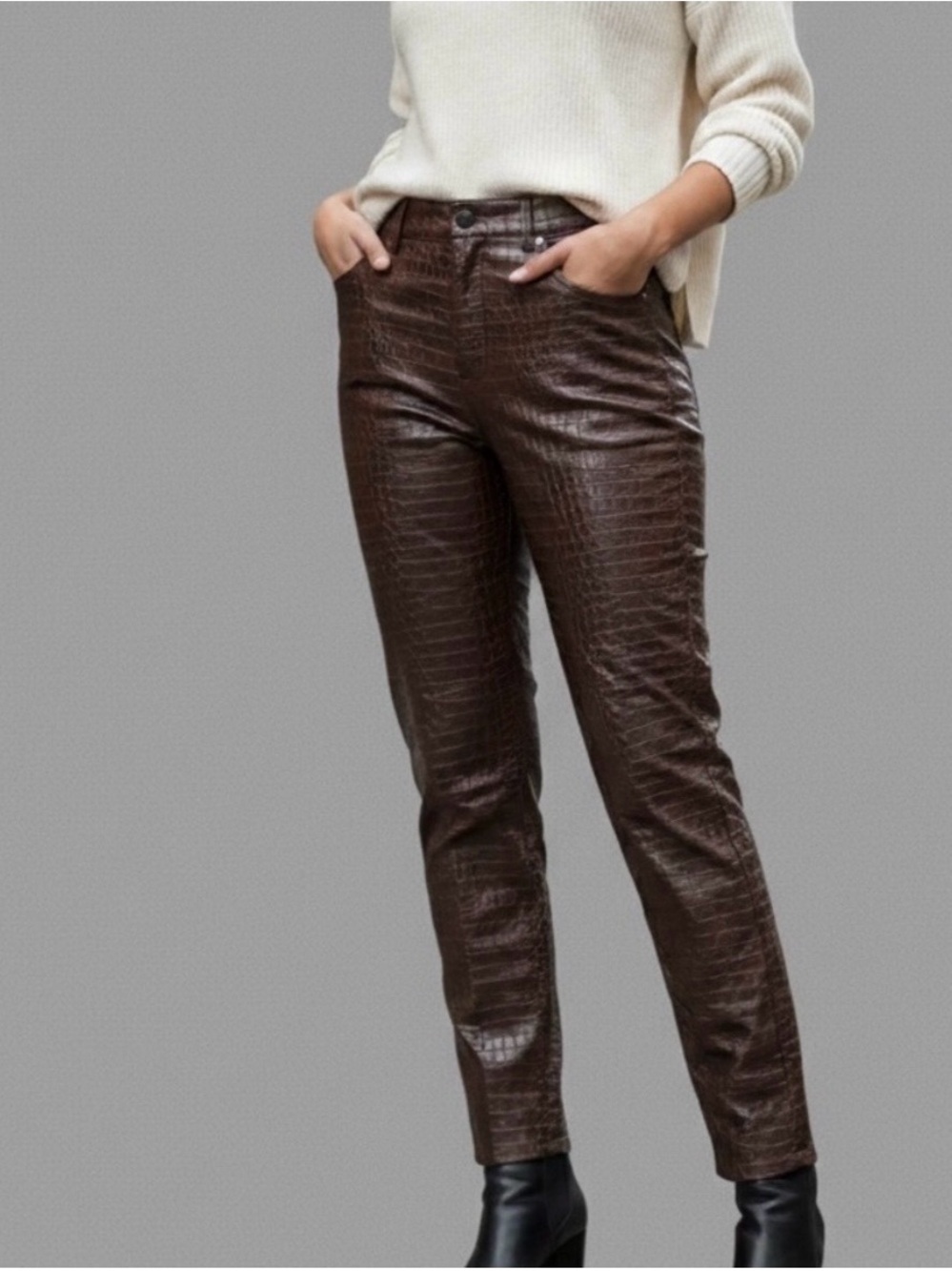 Dynamite Chocolate Brown
Croc Embossed Faux Leather
Tapered Pants Size 00